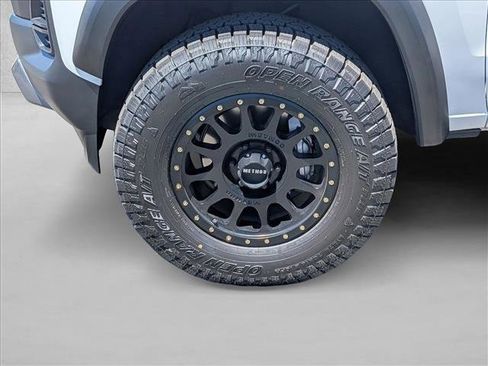 Used 2024 Chevrolet Colorado Trail Boss w/ Technology Package AWD/4WD image 14