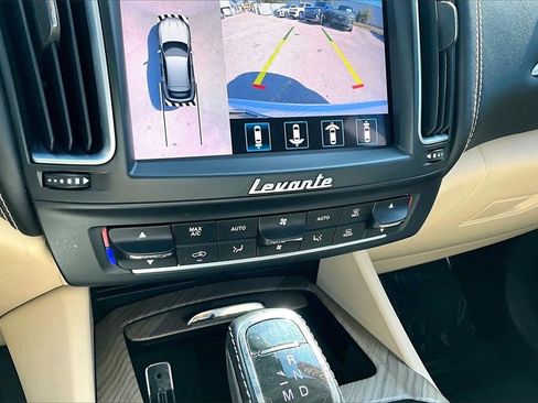 Used 2020 Maserati Levante GranLusso image 16