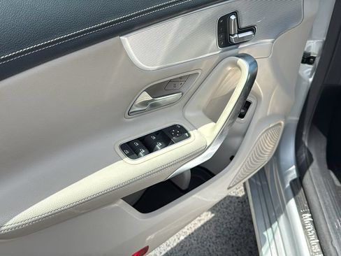 Used 2021 Mercedes-Benz CLA 250 image 7