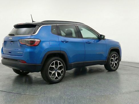 Used 2025 Jeep Compass Limited AWD/4WD image 9