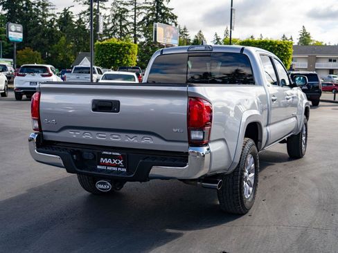 Used 2018 Toyota Tacoma SR5 AWD/4WD image 9