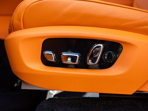 Used 2025 Rolls-Royce Cullinan image 19