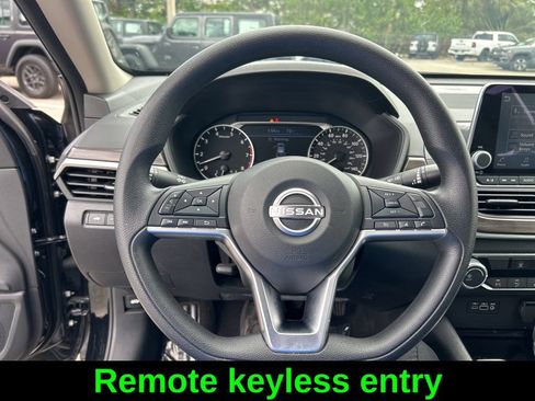 Used 2024 Nissan Altima 2.5 SV AWD/4WD image 17