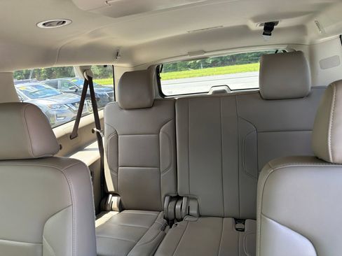 Used 2019 Chevrolet Suburban LT RWD image 10