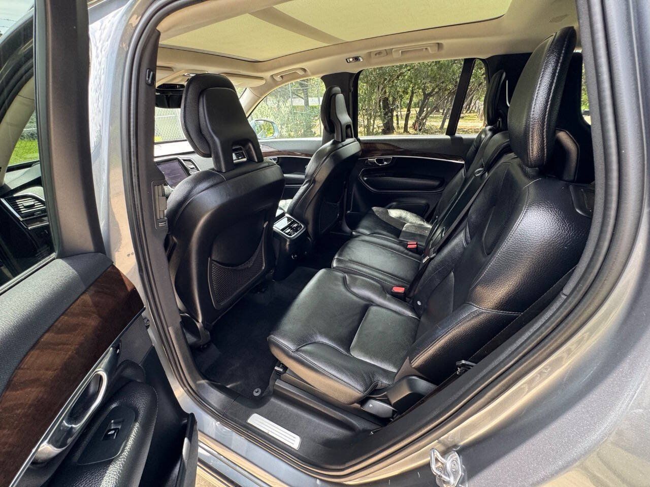 Used 2017 Volvo XC90 T6 Momentum w/ Vision Package AWD/4WD image 38