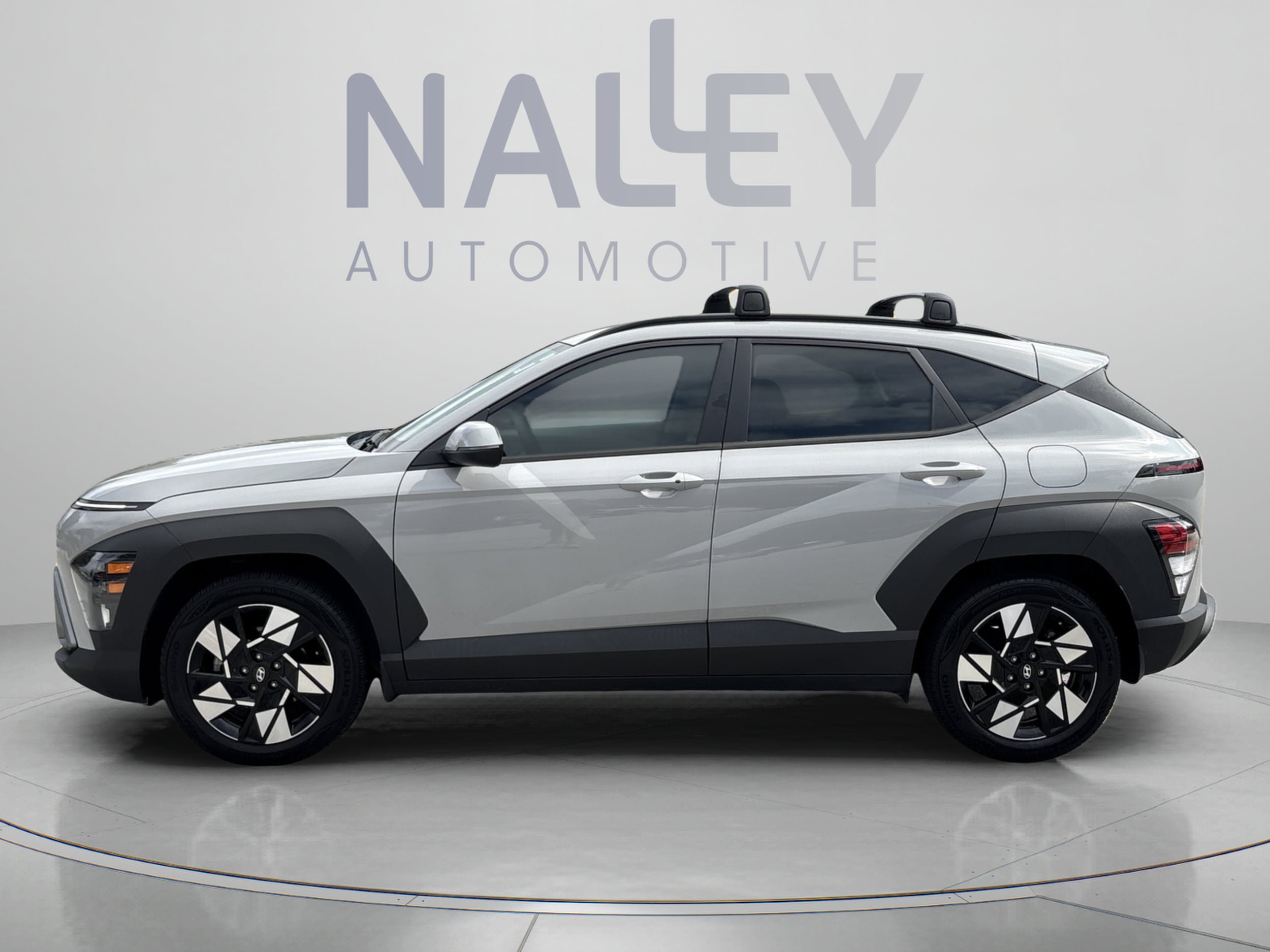 Used 2025 Hyundai Kona SEL FWD image 2