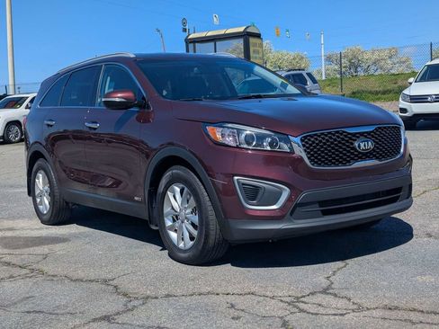Used 2016 Kia Sorento LX image 3