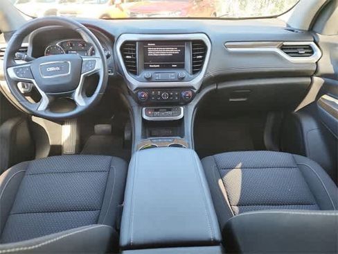 Used 2023 GMC Acadia SLE image 13