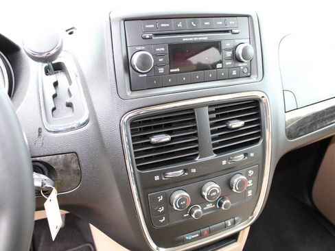 Used 2013 Dodge Grand Caravan SE FWD image 15