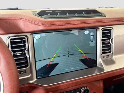 Used 2025 Ford Bronco Badlands image 22