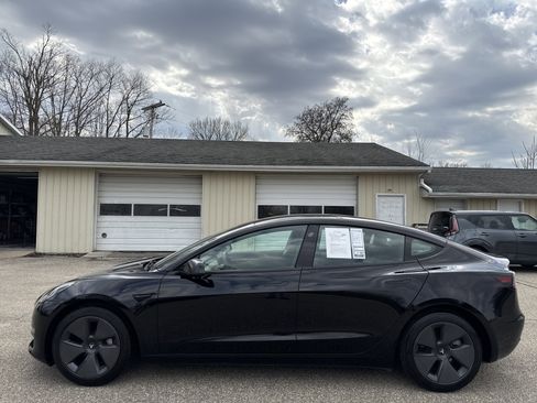 Used 2023 Tesla Model 3 Standard Range image 14
