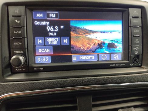 Used 2018 Dodge Grand Caravan SE image 25