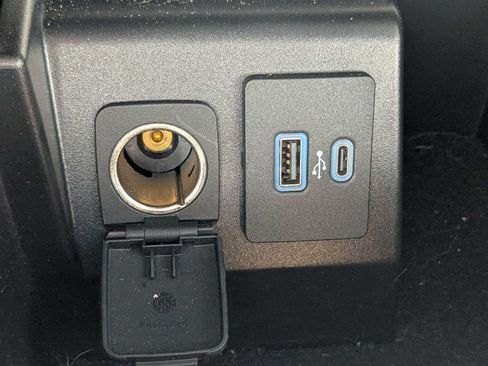 Used 2021 Ford Explorer XLT w/ Equipment Group 202A RWD image 25