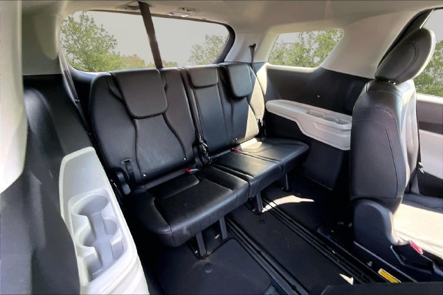 Used 2022 Kia Carnival LX FWD image 26