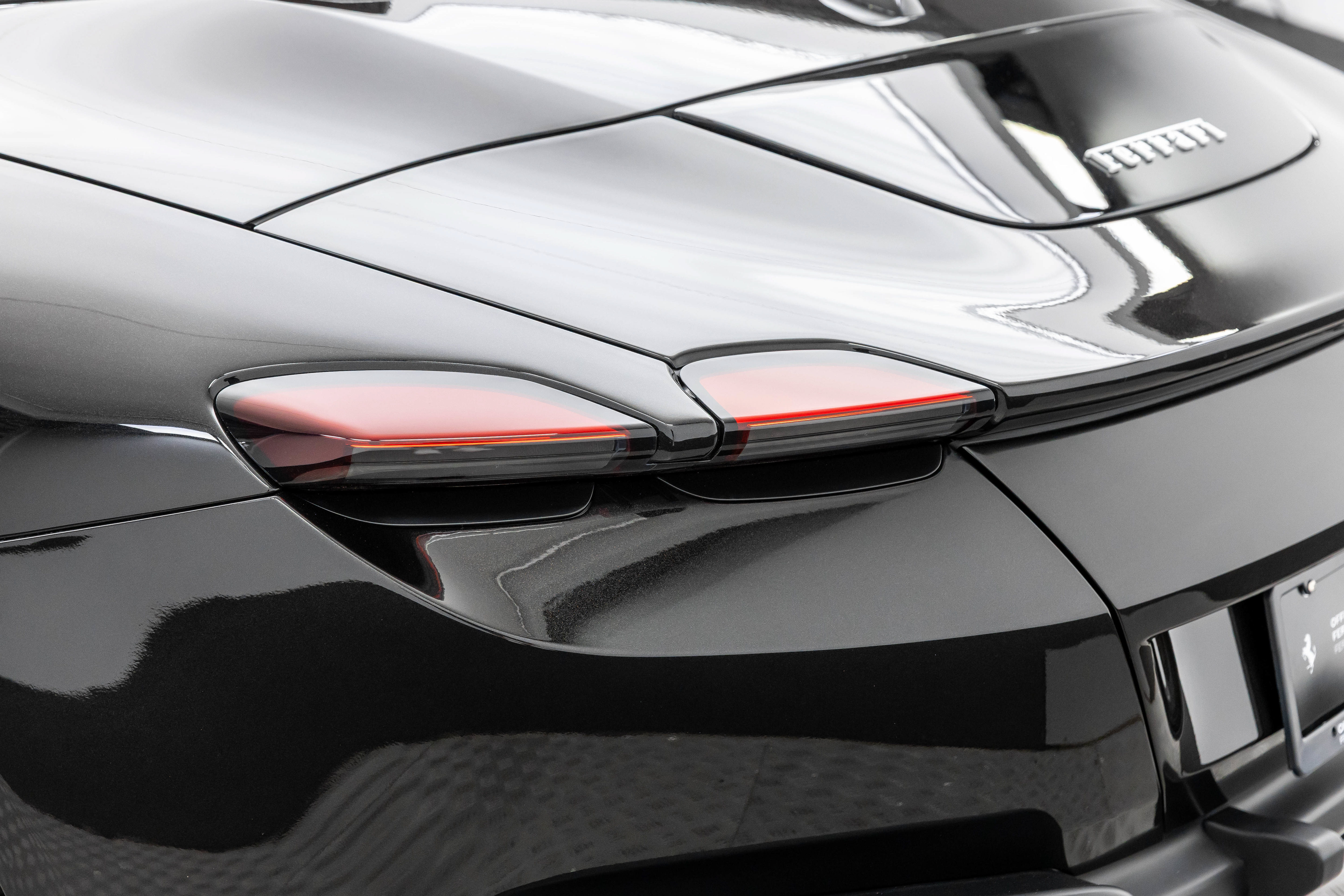 Certified 2025 Ferrari Roma Spider RWD image 37