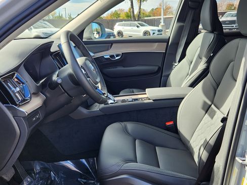 New 2026 Volvo XC90 T8 Plus w/ Protection Package Premier image 7