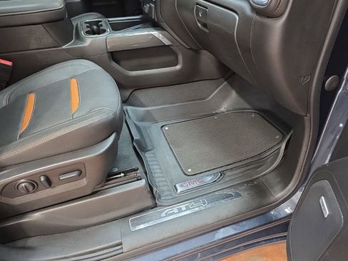 Used 2022 GMC Sierra 1500 AT4 w/ AT4 Preferred Package image 12