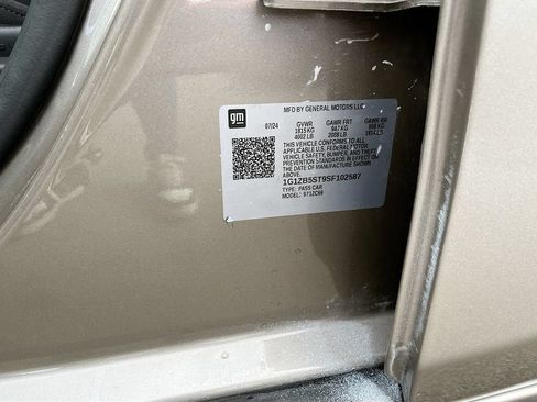 Used 2025 Chevrolet Malibu LS FWD image 32