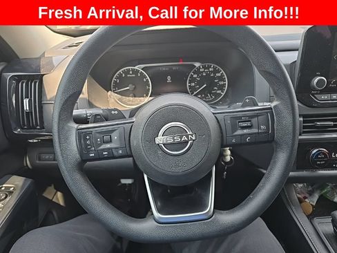 Used 2023 Nissan Pathfinder S FWD image 4