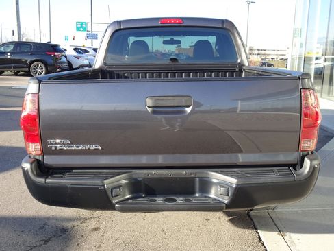 Used 2015 Toyota Tacoma image 4