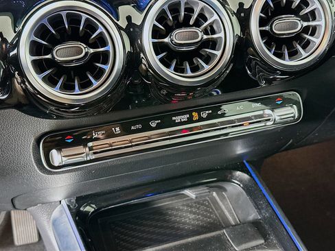 Used 2025 Mercedes-Benz GLA 250 image 23