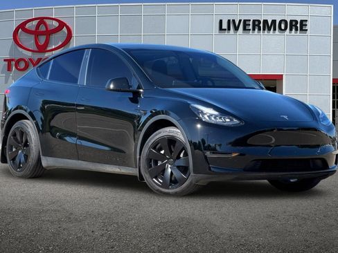 Used 2022 Tesla Model Y Long Range AWD/4WD image 2