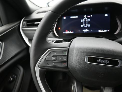 New 2025 Jeep Grand Cherokee L Altitude image 18