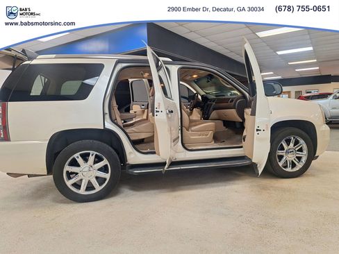 Used 2011 GMC Yukon Denali image 4