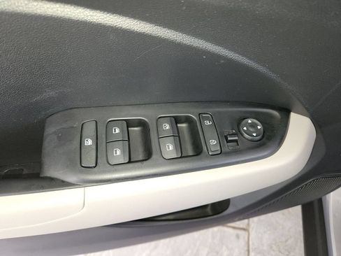 Used 2025 Hyundai Venue SEL FWD image 30