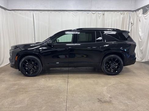 Used 2025 Chevrolet Traverse RS w/ LPO, Floor Liner Package AWD/4WD image 8