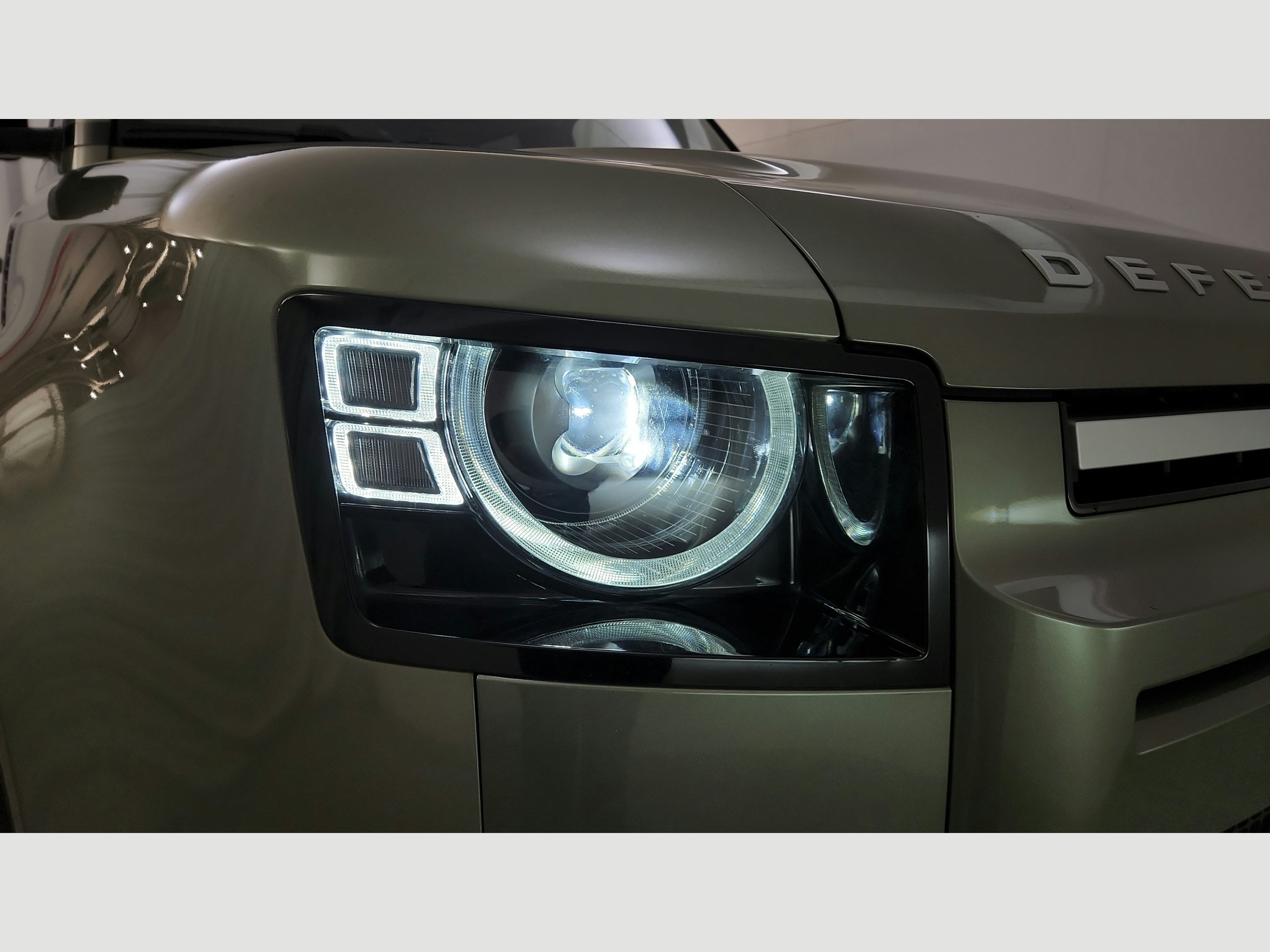 Used 2020 Land Rover Defender 110 HSE AWD/4WD image 36