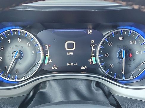 Used 2024 Chrysler Pacifica Pinnacle w/ Trailer Tow Group image 19