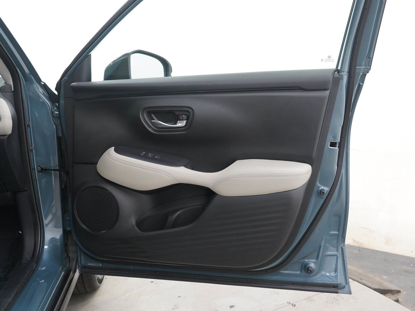 Used 2024 Honda HR-V LX image 9