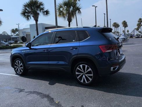 Used 2024 Volkswagen Taos SE w/ Panoramic Sunroof Package FWD image 6