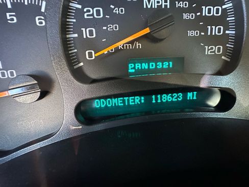 Used 2003 Chevrolet Suburban LS w/ LS Preferred Equipment Group RWD image 17