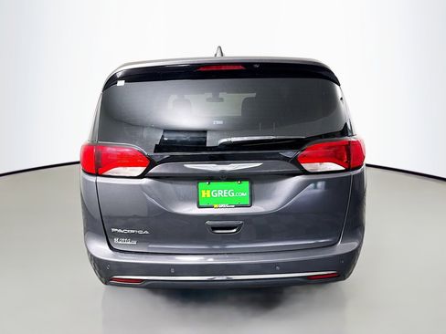 Used 2022 Chrysler Voyager LX FWD image 8