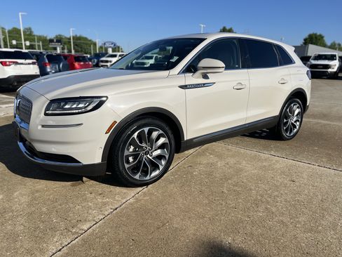 Used 2023 Lincoln Nautilus Reserve w/ Equipment Group 201A AWD/4WD image 10