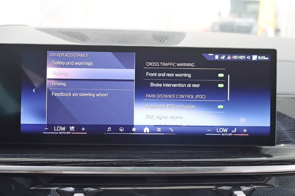 Used 2026 BMW X7 xDrive40i w/ M Sport Package AWD/4WD image 25