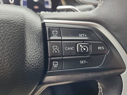 Used 2023 Jeep Grand Cherokee L Limited w/ Black Appearance Package image 13