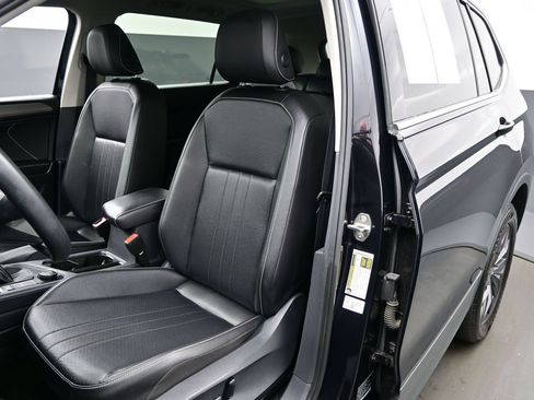 Used 2022 Volkswagen Tiguan SE AWD/4WD image 12