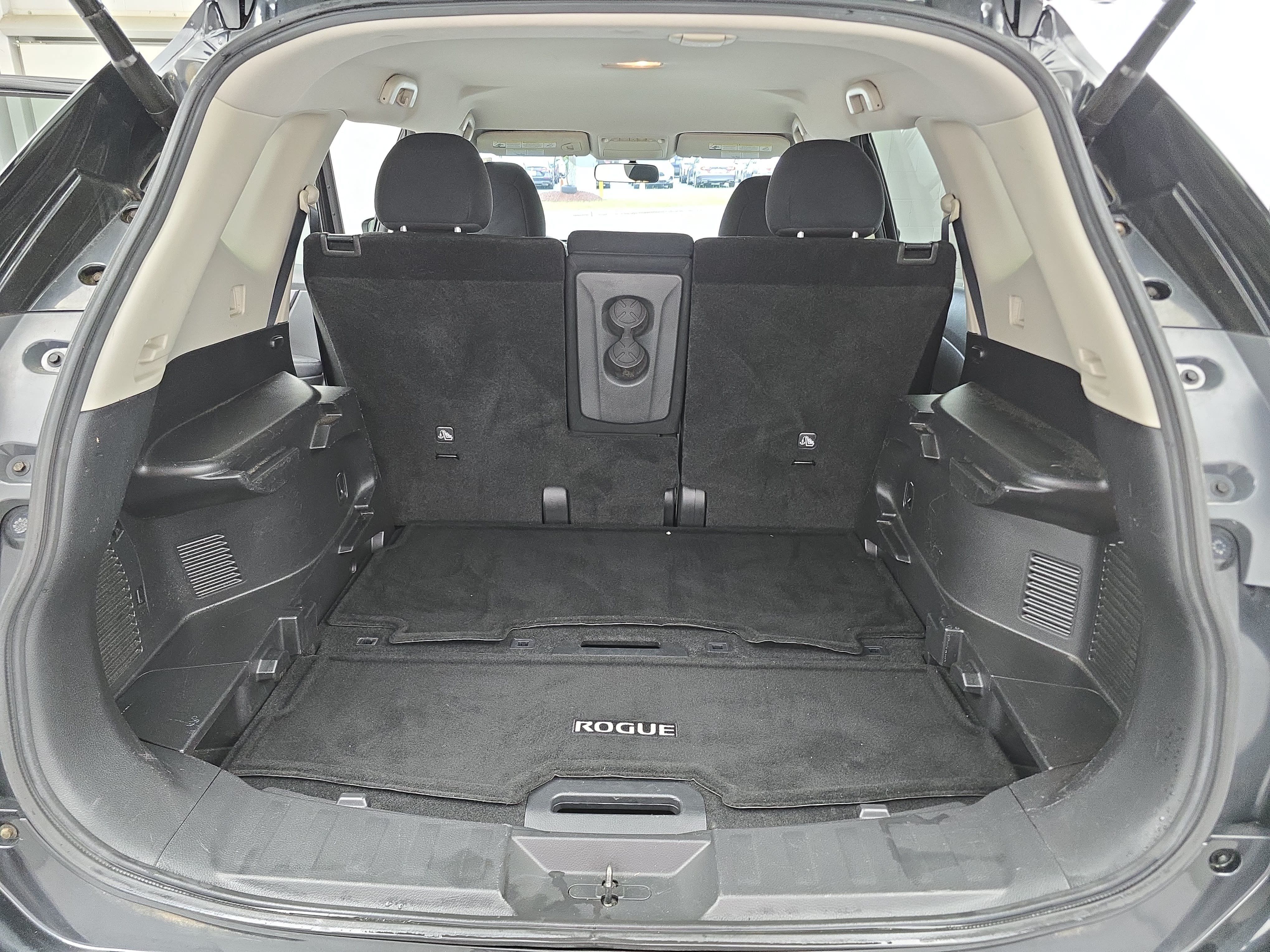 Used 2016 Nissan Rogue SV w/ SV Premium Package AWD/4WD image 12
