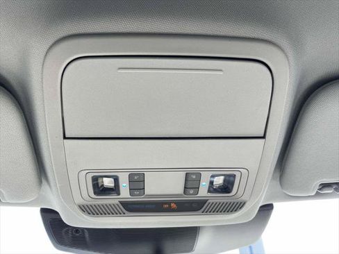 Used 2022 Ford Explorer XLT w/ Equipment Group 202A AWD/4WD image 32
