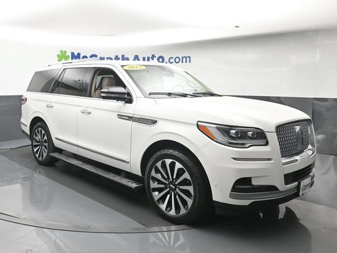Used 2023 Lincoln Navigator Reserve AWD/4WD image 2