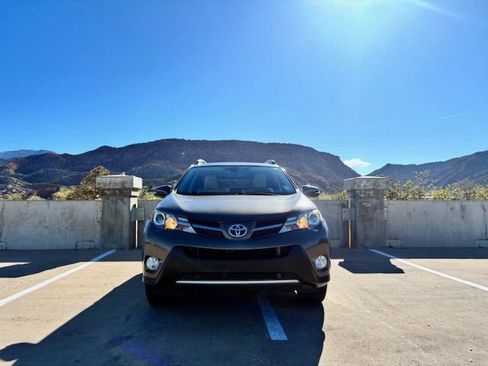 Used 2014 Toyota RAV4 Limited w/ Technology Package image 5