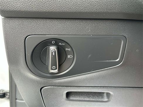 Certified 2022 Volkswagen Tiguan SE w/ Panoramic Sunroof Package image 25