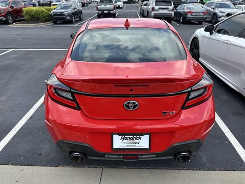 Used 2025 Toyota GR86 Premium RWD image 14