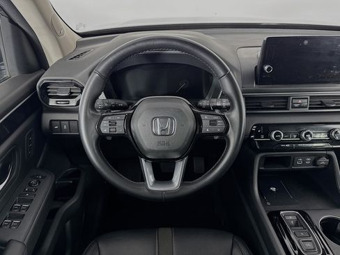 Certified 2023 Honda Pilot Touring image 24