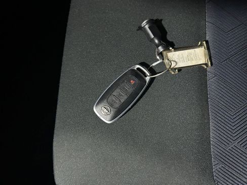 Used 2025 Nissan Versa SV FWD image 18