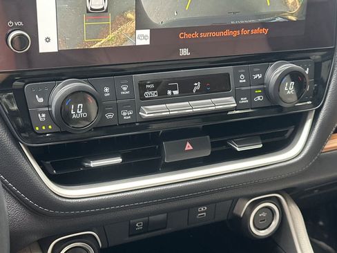 Used 2025 Toyota Grand Highlander AWD image 21