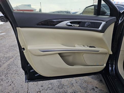 Used 2014 Lincoln MKZ FWD image 4